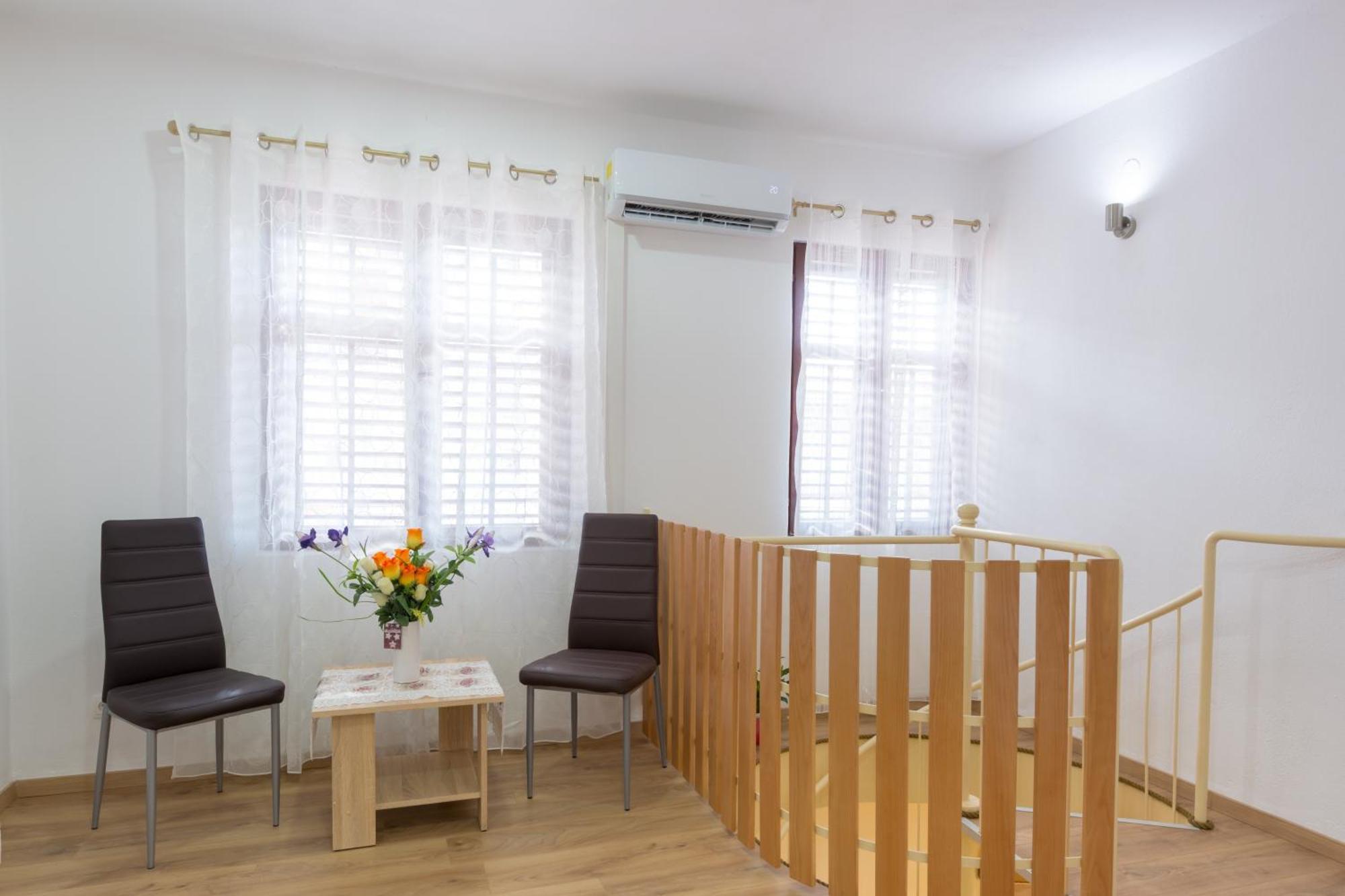 Apartments By The Sea Kastel Stari, Kastela - 15894 Rum bild